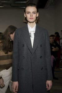 backstage-defile-helmut-lang-automne-hiver-2019-2020-new-york-coulisses-36.thumb.jpg.8742dbe109d8f95390bf41296170df59.jpg