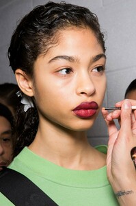 backstage-defile-hussein-chalayan-automne-hiver-2019-2020-londres-coulisses-26.thumb.jpg.08c70633190ff0686783e95a6cfa0eb0.jpg
