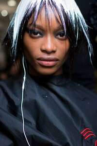 backstage-defile-jeremy-scott-automne-hiver-2019-2020-new-york-coulisses-5.thumb.jpg.911f8bc599fca9a1fc12e4b4a9dd9202.jpg
