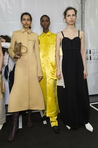backstage-defile-jil-sander-automne-hiver-2019-2020-milan-coulisses-28.thumb.jpg.1fa90c825e2ad0b4e9e5541a720f8872.jpg