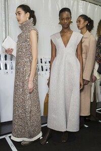 backstage-defile-jil-sander-automne-hiver-2019-2020-milan-coulisses-47.thumb.jpg.95fcc82e8414eb73cc53415b6b3fa8f1.jpg