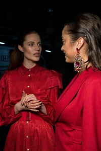 backstage-defile-koche-automne-hiver-2019-2020-paris-coulisses-89.thumb.jpg.8ef40a9835673d959a7b43b5f501b405.jpg