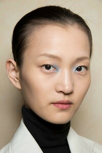 backstage-defile-lanvin-automne-hiver-2019-2020-paris-coulisses-4.thumb.jpg.98b9e7d2e77d7d0d460528a304c9760b.jpg