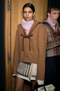 backstage-defile-lanvin-automne-hiver-2019-2020-paris-coulisses-46.thumb.jpg.f810f270bcbf8267bcd6ce1c2bf310c4.jpg