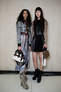 backstage-defile-longchamp-automne-hiver-2019-2020-new-york-coulisses-27.thumb.jpg.02d8c69d58469e66593d00ec3735ee16.jpg