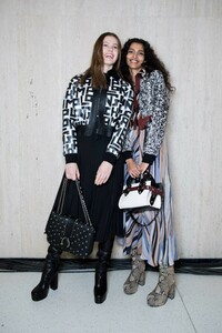backstage-defile-longchamp-automne-hiver-2019-2020-new-york-coulisses-28.thumb.jpg.79e8761311d73ae1177e4939f3c9a477.jpg