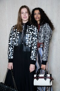 backstage-defile-longchamp-automne-hiver-2019-2020-new-york-coulisses-29.thumb.jpg.7a6648179233de37669b244afecafdbe.jpg