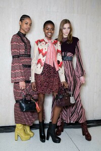backstage-defile-longchamp-automne-hiver-2019-2020-new-york-coulisses-73.thumb.jpg.71831ce9c529aa7cae84471b329abd13.jpg