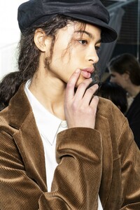 backstage-defile-margaret-howell-automne-hiver-2019-2020-londres-coulisses-13.thumb.jpg.9232d6479d1b03219964e48d48f951ee.jpg
