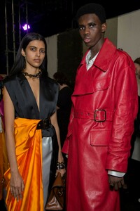 backstage-defile-marni-automne-hiver-2019-2020-milan-coulisses-84.thumb.jpg.83ef204f900290288a8d76291a2b4573.jpg