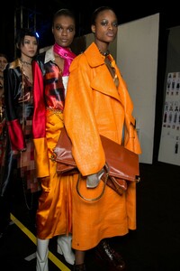 backstage-defile-marni-automne-hiver-2019-2020-milan-coulisses-87.thumb.jpg.df4a7725a9869cf3a457f02719f08781.jpg