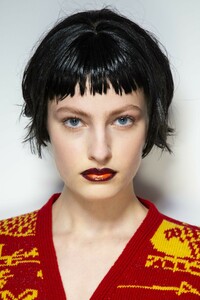 backstage-defile-matty-bovan-automne-hiver-2019-2020-londres-coulisses-48.thumb.jpg.a5933e31b4662e535bcc19a165e17c69.jpg