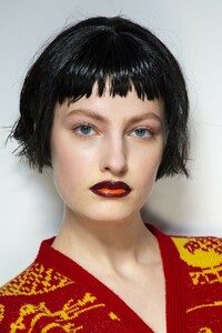 backstage-defile-matty-bovan-automne-hiver-2019-2020-londres-coulisses-49.thumb.jpg.b120b92e81c4040f716de37113e91066.jpg