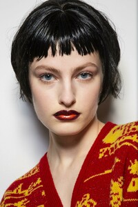 backstage-defile-matty-bovan-automne-hiver-2019-2020-londres-coulisses-98.thumb.jpg.a0bd6288eee0c991f62e21af4fc001a9.jpg