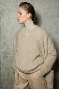 backstage-defile-max-mara-automne-hiver-2019-2020-milan-coulisses-19.thumb.jpg.d00f5e17c1b207866539af100ce36545.jpg