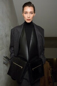 backstage-defile-max-mara-automne-hiver-2019-2020-milan-coulisses-40.thumb.jpg.e12c86b0eb0b7202b84df598314ff086.jpg