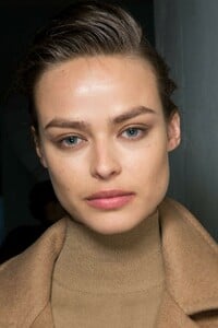 backstage-defile-max-mara-automne-hiver-2019-2020-milan-coulisses-49.thumb.jpg.280e88a778ec68e918c5616c65ff9eee.jpg