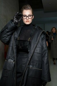 backstage-defile-max-mara-automne-hiver-2019-2020-milan-coulisses-58.thumb.jpg.8a7e0a13ae519ee8fb673a5397426139.jpg
