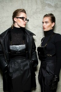 backstage-defile-max-mara-automne-hiver-2019-2020-milan-coulisses-80.thumb.jpg.5a10968657fd2ee429274b1161227b3d.jpg