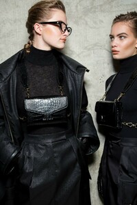 backstage-defile-max-mara-automne-hiver-2019-2020-milan-coulisses-81.thumb.jpg.1409d25ec178e659ffed3eff6e490e1d.jpg