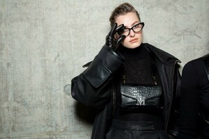 backstage-defile-max-mara-automne-hiver-2019-2020-milan-coulisses-84.thumb.jpg.0a6e8a3be84564a87f8687973061f968.jpg