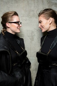 backstage-defile-max-mara-automne-hiver-2019-2020-milan-coulisses-86.thumb.jpg.9160130571892221f4b44aa75cbd316d.jpg