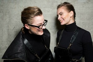 backstage-defile-max-mara-automne-hiver-2019-2020-milan-coulisses-87.thumb.jpg.b97c58f69ecba2894e13289ce9aeb848.jpg