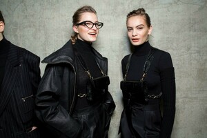 backstage-defile-max-mara-automne-hiver-2019-2020-milan-coulisses-88.thumb.jpg.525bd9cb92173d7e32cc286bc208a717.jpg