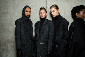 backstage-defile-max-mara-automne-hiver-2019-2020-milan-coulisses-93.thumb.jpg.bec6b41d6b095855b7850073ec25e4a5.jpg