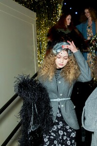 backstage-defile-michael-kors-automne-hiver-2019-2020-new-york-coulisses-130.thumb.jpg.1578ac704f2f253f40334e82418c6811.jpg