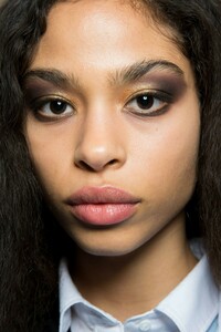 backstage-defile-michael-kors-automne-hiver-2019-2020-new-york-coulisses-159.thumb.jpg.5c942ef992278bc1519296d7ea945b66.jpg