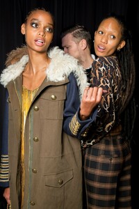 backstage-defile-michael-kors-automne-hiver-2019-2020-new-york-coulisses-60.thumb.jpg.bc68d36c813ffe0e29b0972a7405640d.jpg