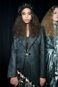 backstage-defile-michael-kors-automne-hiver-2019-2020-new-york-coulisses-85.thumb.jpg.34e8c5b6da8ee2d746ccf537e8b0ca2e.jpg