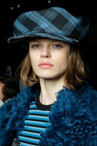 backstage-defile-michael-kors-automne-hiver-2019-2020-new-york-coulisses-99.thumb.jpg.aeef93c7e5e2152f475254bce9a89b67.jpg