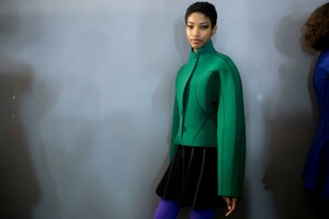backstage-defile-mugler-automne-hiver-2019-2020-paris-coulisses-101.thumb.jpg.5e4ed6a4cfc4e8c883421df0c878d971.jpg