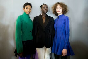 backstage-defile-mugler-automne-hiver-2019-2020-paris-coulisses-94.thumb.jpg.5ad3f3d5ae78c94e4a5c82d0993324f7.jpg