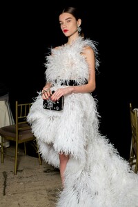 backstage-defile-oscar-de-la-renta-automne-hiver-2019-2020-new-york-coulisses-52.thumb.jpg.8d8fc8936f91f62f4fbef80151e7eaba.jpg