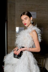 backstage-defile-oscar-de-la-renta-automne-hiver-2019-2020-new-york-coulisses-56.thumb.jpg.818535cd3496ccd4dea52dd1f634fcf0.jpg