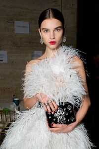 backstage-defile-oscar-de-la-renta-automne-hiver-2019-2020-new-york-coulisses-59.thumb.jpg.c41a7bf278fb8b08f6821df536ff8495.jpg