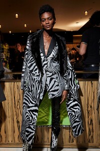 backstage-defile-philipp-plein-automne-hiver-2019-2020-new-york-coulisses-70.thumb.jpg.797b7bb631182b9a09063ad764028b0e.jpg