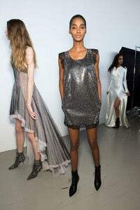 backstage-defile-philosophy-di-lorenzo-serafini-automne-hiver-2019-2020-milan-coulisses-110.thumb.jpg.887ca3610d5e8ad5643d0d9d099984ef.jpg