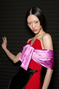 backstage-defile-prada-automne-hiver-2019-2020-milan-coulisses-180.thumb.jpg.b1c278f1ce3d126f469c6fccea53a8b7.jpg