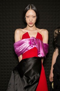 backstage-defile-prada-automne-hiver-2019-2020-milan-coulisses-208.thumb.jpg.6883092b08deb24f62e5f4ab08d91163.jpg