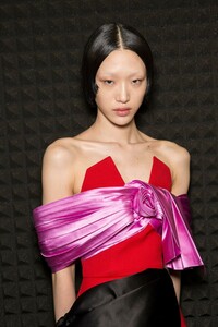 backstage-defile-prada-automne-hiver-2019-2020-milan-coulisses-209.thumb.jpg.c9d993b24d8d8f4fbca1c4a14975a314.jpg