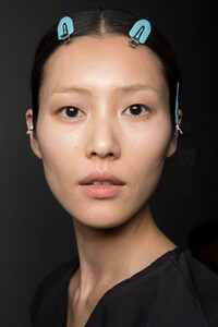 backstage-defile-prada-automne-hiver-2019-2020-milan-coulisses-45.thumb.jpg.5e7dccefddf27f9c1ae357332612b42f.jpg