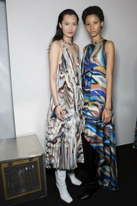 backstage-defile-roberto-cavalli-automne-hiver-2019-2020-milan-coulisses-116.thumb.jpg.bedf2f1ef0c6995babc16d92cce76be4.jpg