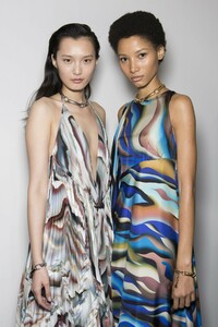 backstage-defile-roberto-cavalli-automne-hiver-2019-2020-milan-coulisses-117.thumb.jpg.4957a8b2e774c0bd0806b7012060fc13.jpg