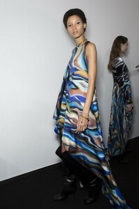 backstage-defile-roberto-cavalli-automne-hiver-2019-2020-milan-coulisses-119.thumb.jpg.87259b5d5570eab81aab18c268f59e82.jpg
