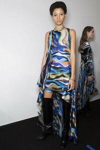 backstage-defile-roberto-cavalli-automne-hiver-2019-2020-milan-coulisses-120.thumb.jpg.2fac6ffd9e4aef3e3f689a8cf564d72e.jpg