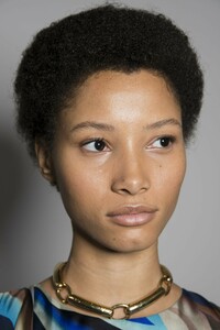 backstage-defile-roberto-cavalli-automne-hiver-2019-2020-milan-coulisses-6.thumb.jpg.aefa7e105a754e3612948e203b8d25aa.jpg